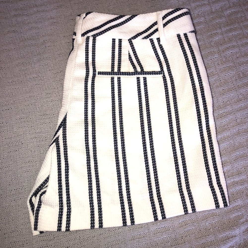 Ann Taylor Factory Signature Shorts White and Navy Stripes Size 4 - Picture 8 of 8